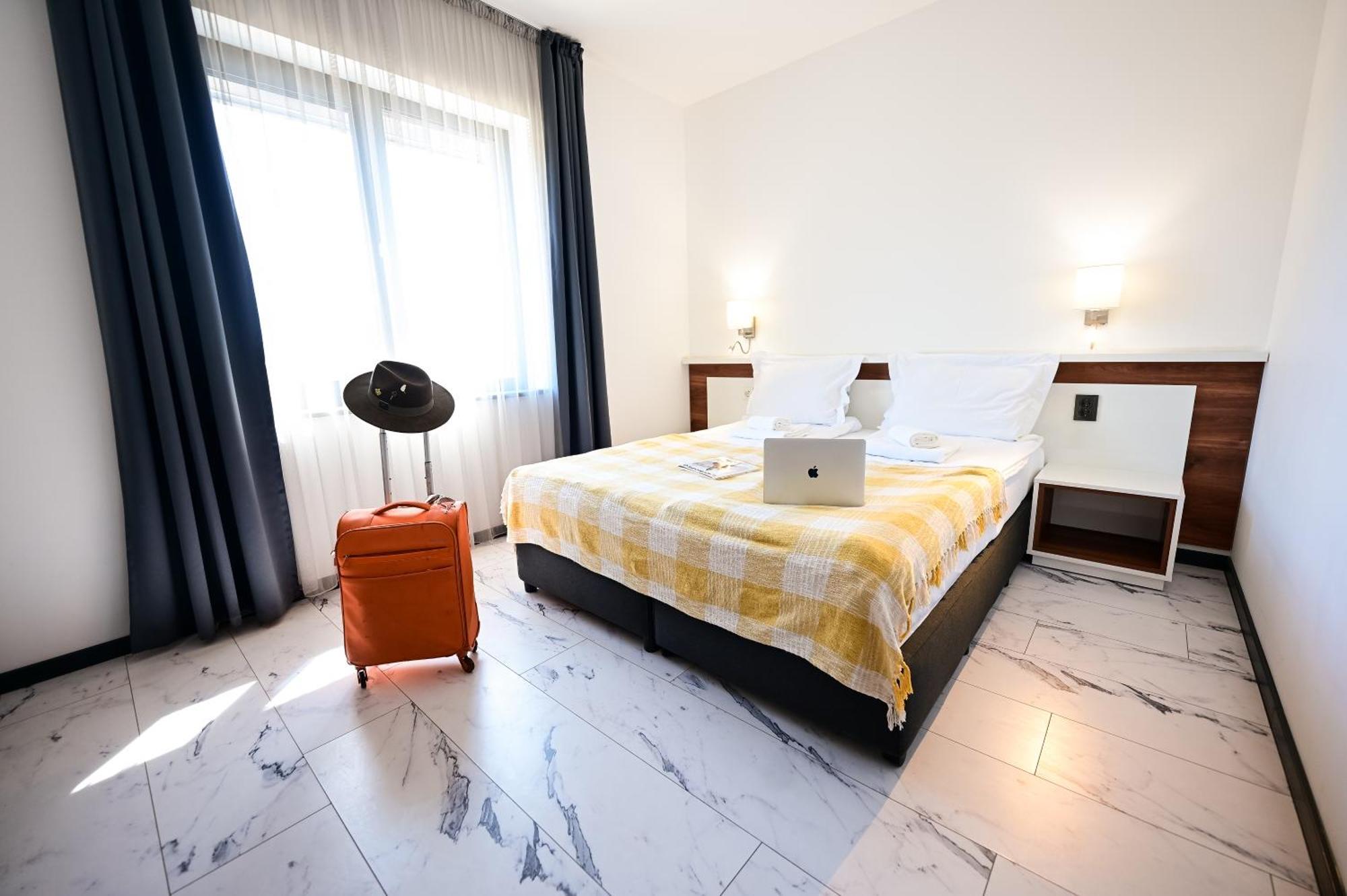 Rubo Hotel Shumen Exterior foto