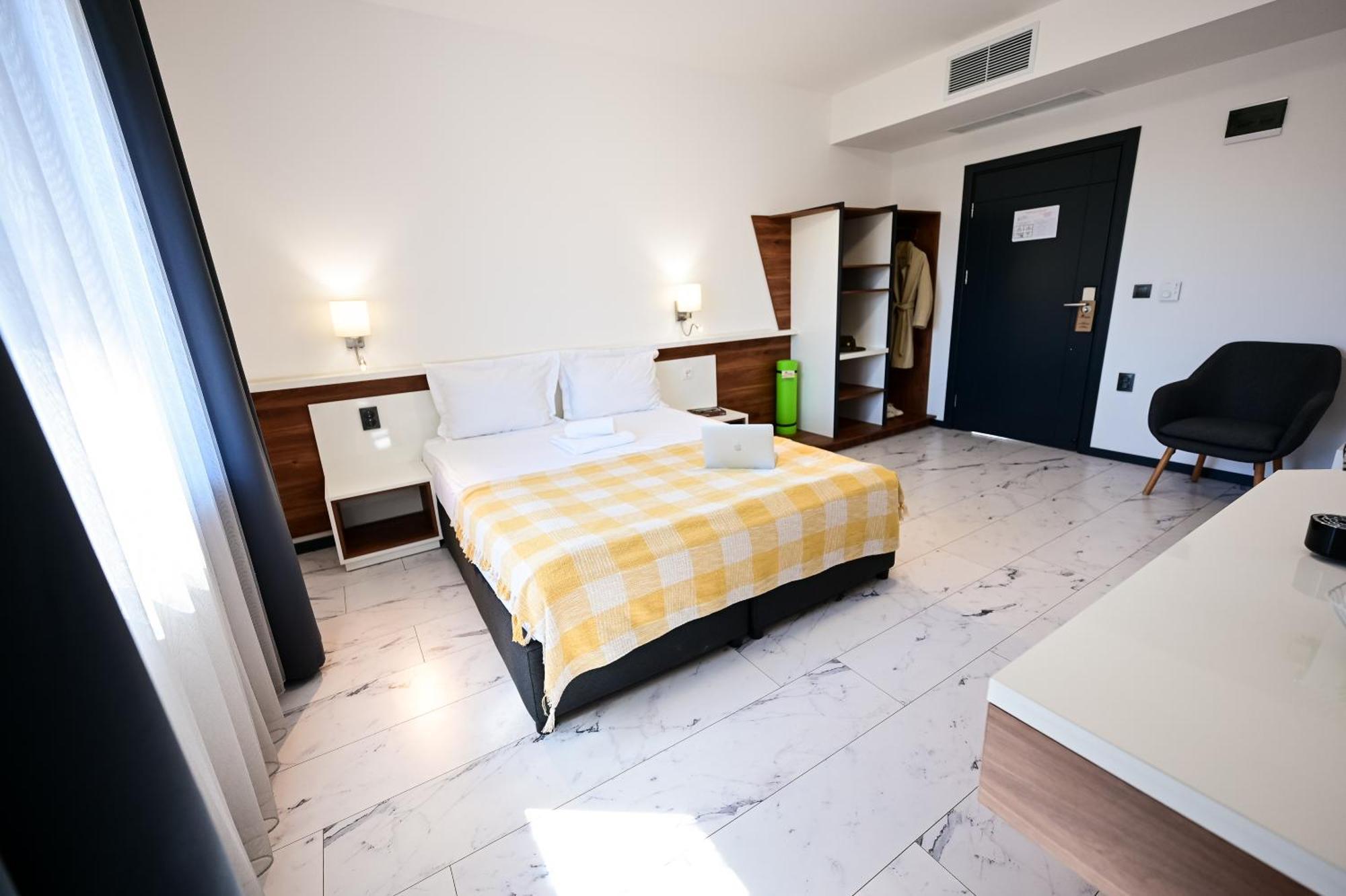 Rubo Hotel Shumen Exterior foto